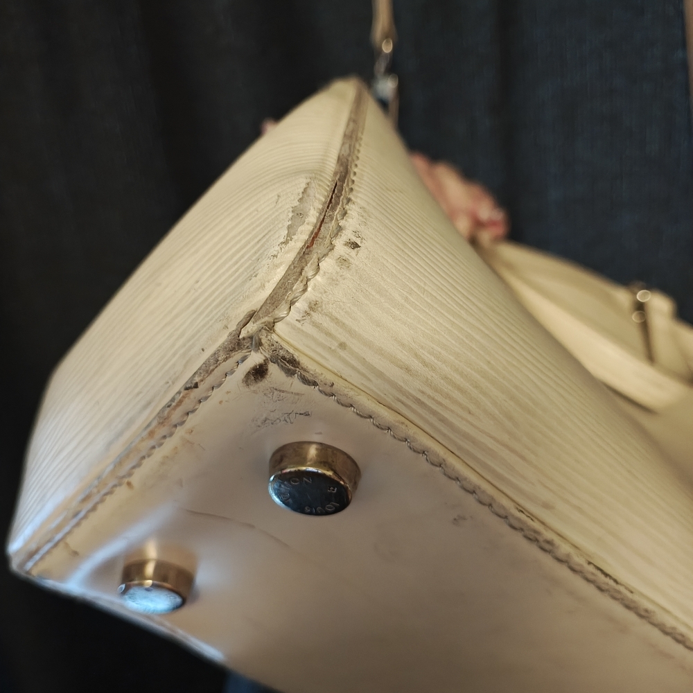 Louis Vuitton Brea MM - Picture 10 of 16